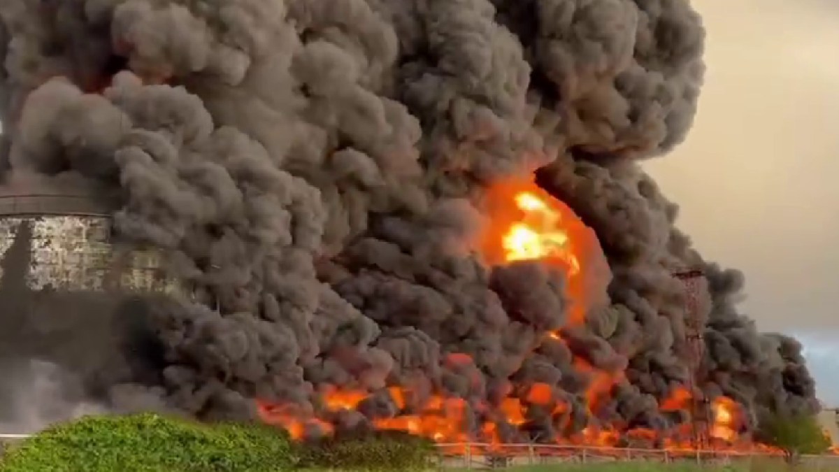 Внаслідок пожежі на нафтобазі Севастополя знищено понад 10 резервуарів з нафтопродуктами для потреб ЧФ РФ - ГУР 